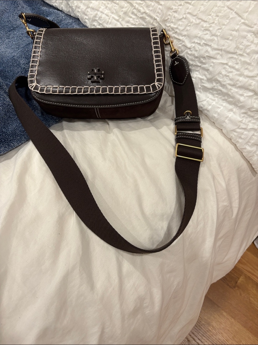 Tory Burch Dark Brown Leather Crossbody with Cream Whipstitch Trim - Picture 2 of 8